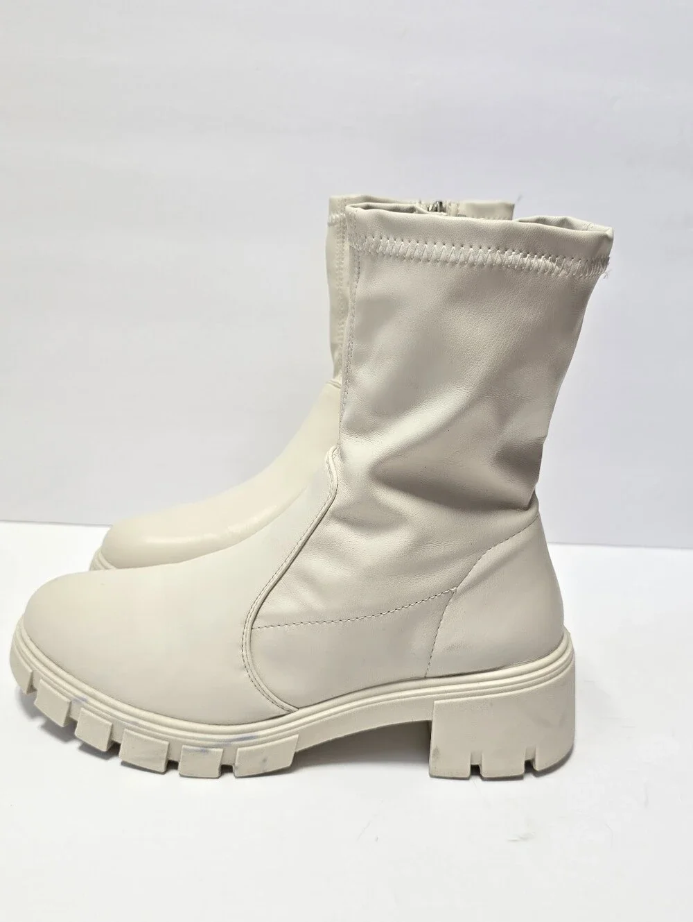 Qupid Sock Boots Chunky Lugged Sole Women's Boots Size 8